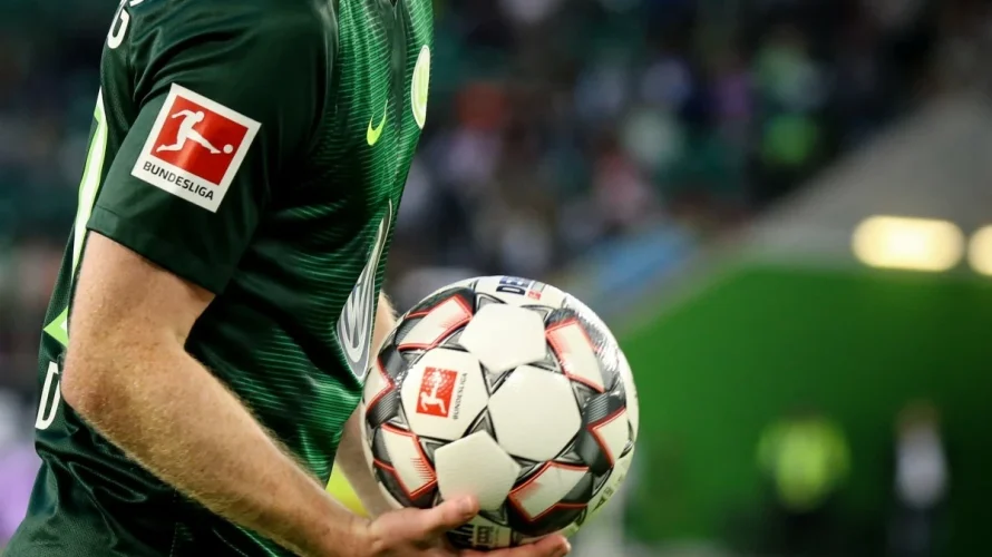 Przed nami spotkanie Bayer Leverkusen &ndash; FC K&ouml;ln w ramach 14. kolejki Bundesligi. W tekście znajdziesz najważniejsze informacje o meczu oraz szczeg&oacute;ły, gdzie oglądać transmisję tv i transmisję online. Kiedy i o kt&oacute;rej godzinie mecz? Mecz Bayer Leverkusen &ndash; FC [&hellip;]
