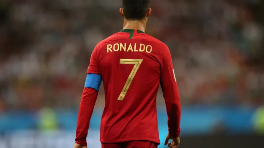Irlandia pokonała Portugalię 2:0 w meczu eliminacji Mistrzostw Świata 2026 rozegranym 13 listopada 2025 roku w Dublinie. Poniżej prezentuję szczeg&oacute;łowe statystyki drużyn i wybranych piłkarzy po spotkaniu Irlandia &ndash; Portugalia. Możecie sprawdzić, kto zdobył bramki oraz obszerne dane pomeczowe obydwu [&hellip;]