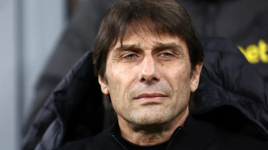Napoli przegrało u siebie z Lazio Rzym 0:2 w meczu 33. kolejki Serie A, rozegranym w sobotę 18.04.2026 o godzinie 18:00. Poniżej przedstawiamy statystyki drużyn i piłkarzy po meczu Napoli &ndash; Lazio Rzym. Możecie sprawdzić, kto zdobył gole oraz obszerne [&hellip;]