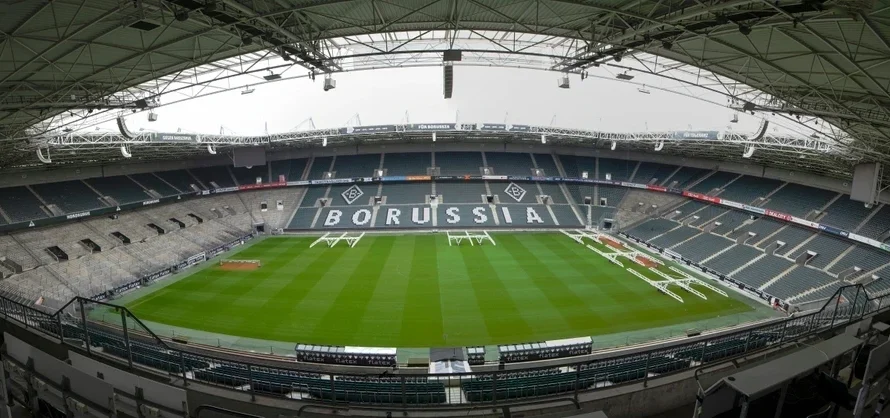 Poniżej przedstawiam zestaw statystyk, typ&oacute;w i innych informacji przed meczem Borussia M&rsquo;gladbach &ndash; RB Lipsk. Spotkanie w ramach Bundesligi zostanie rozegrane w piątek 28.11.2025 o godzinie 20:30 na Borussia-Park. Zapowiada się emocjonujące starcie obu ekip. Borussia M&rsquo;gladbach ma za sobą [&hellip;]