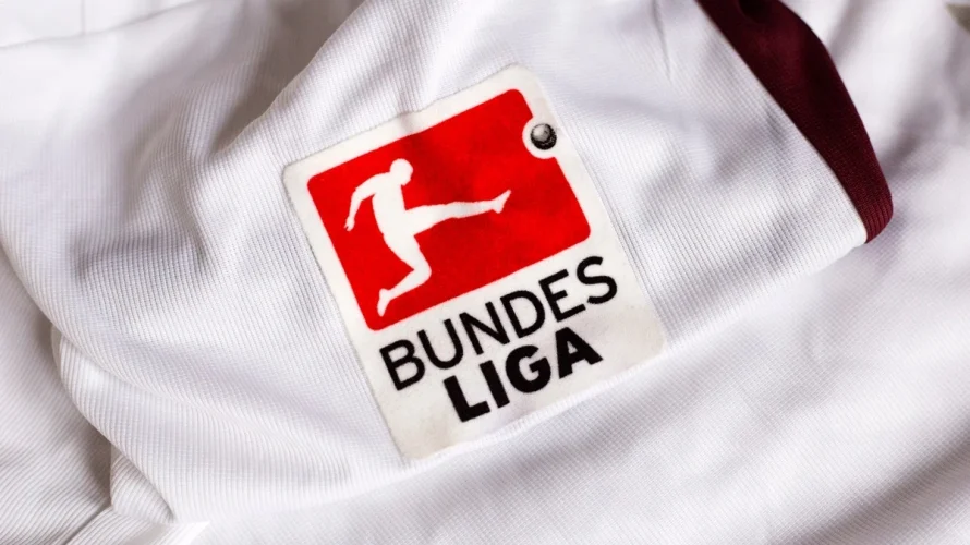 Kacper Potulski ma za sobą pierwsze minuty w Bundeslidze. 18-letni Polak pojawił się od razu w wyjściowym składzie Mainz na wyjazdowy mecz z Freiburgiem i rozegrał pełne 90 minut. Spotkanie zakończyło się jednak wysoką porażką jego drużyny 0:4. Zawodnik ma […]