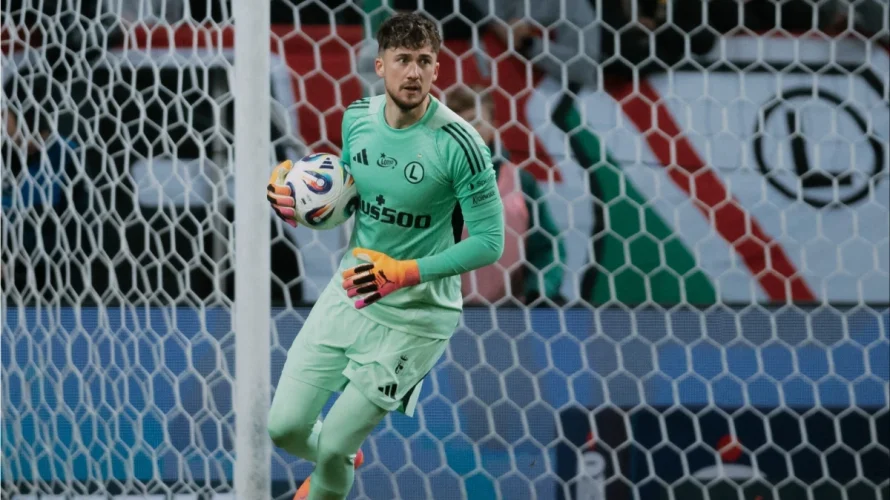 Temat przyszłości Kacpra Tobiasza wraca na tapet. Jak informuje dziennikarz Goal.pl Piotr Koźmiński, zainteresowanie bramkarzem Legii Warszawa wykazuje Samsunspor, kt&oacute;ry miał już wysłać skierować konkretną ofertę. Sytuacja 23-latka staje się coraz bardziej otwarta, bo jego kontrakt z Legią wygasa z [&hellip;]