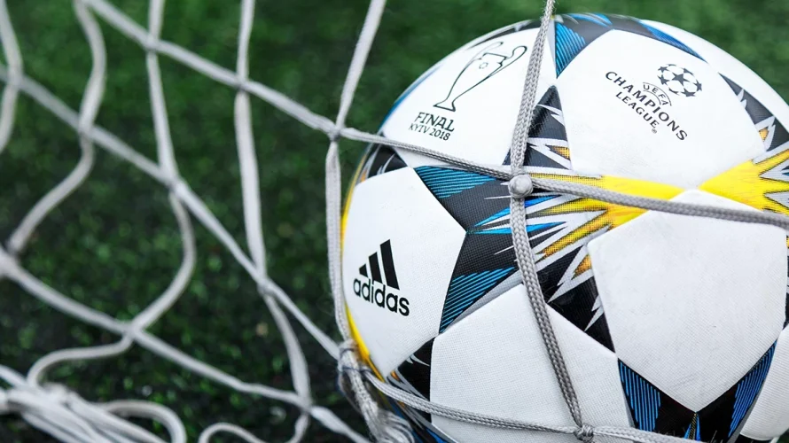 Przed nami mecz Arsenal &ndash; Bayer Leverkusen, kt&oacute;ry odbędzie się we wtorek 17.03.2026 o godzinie 21:00 na stadionie Emirates Stadium w Londynie. Przedstawiamy sędziego, kt&oacute;ry poprowadzi to spotkanie. Arsenal &ndash; Bayer Leverkusen sędzia meczu Gł&oacute;wnym sędzią spotkania będzie Danny Makkelie, [&hellip;]