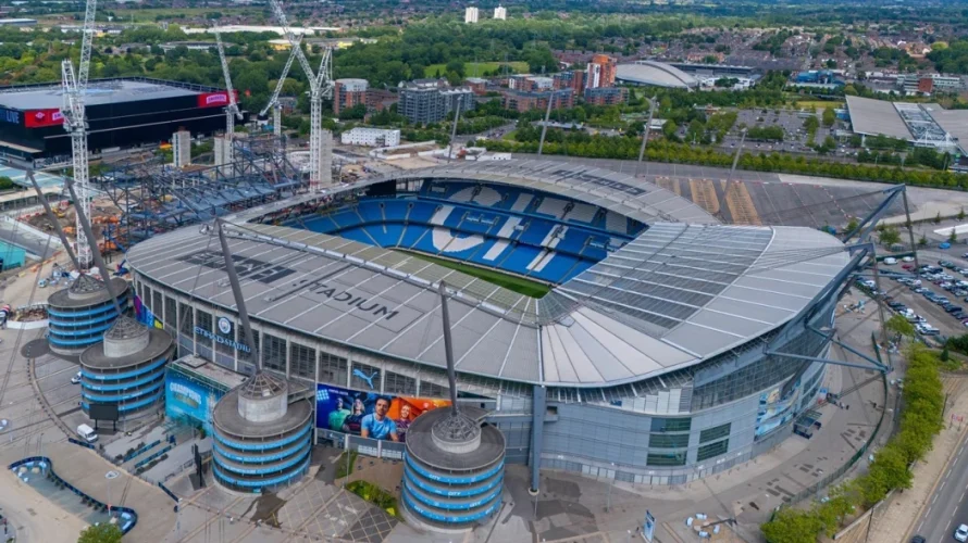 Przed nami starcie Manchester City &ndash; Arsenal w 33. kolejce Premier League. W tym materiale znajdziesz wszystkie najważniejsze informacje o meczu, między innymi gdzie oglądać transmisję tv i transmisję online oraz jak obejrzeć spotkanie na żywo. Kiedy i o kt&oacute;rej [&hellip;]