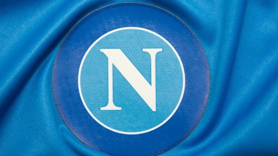 Napoli sfinalizowało transfer z innego klubu Serie A. Do zespołu z południa Włoch przenosi się Giovane Santana, kt&oacute;ry dotychczas reprezentował barwy Hellasu Verona. Klub potwierdził transakcję oficjalnym komunikatem, a umowa 22-letniego napastnika będzie obowiązywać do końca czerwca 2030 roku. Według [&hellip;]