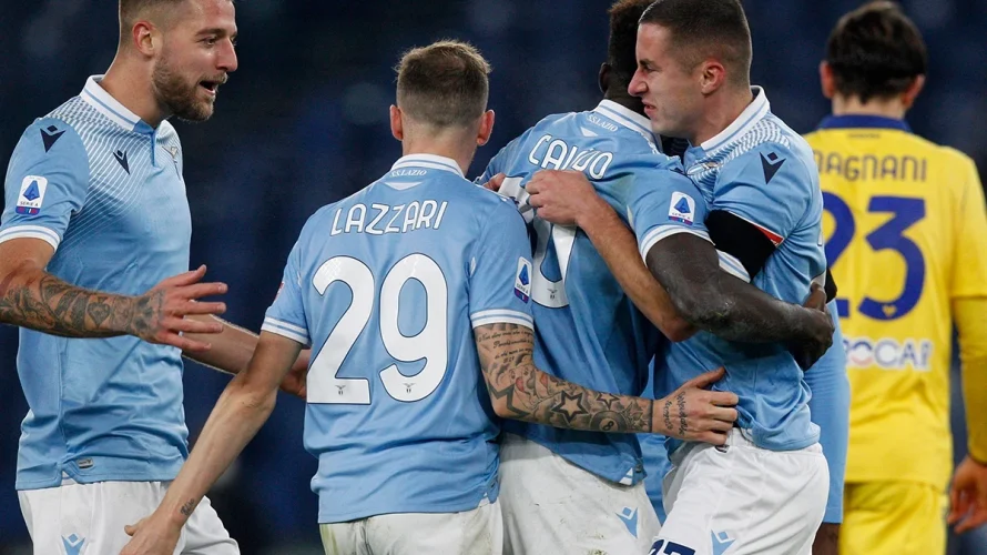 Przed nami spotkanie Lazio Rzym &ndash; Udinese Calcio w 34. kolejce Serie A. W tekście przedstawiam najważniejsze informacje o meczu, w tym gdzie oglądać transmisję tv oraz jak złapać stream i transmisję online. Kiedy i o kt&oacute;rej godzinie mecz? Mecz [&hellip;]