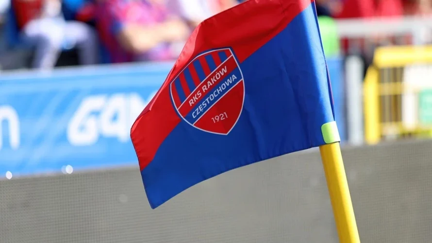 Problemy kadrowe w Rakowie Częstochowa. Po ostatnim meczu z G&oacute;rnikiem Zabrze trener Łukasz Tomczyk przekazał, że zesp&oacute;ł na najbliższe tygodnie straci jednego z ważniejszych zawodnik&oacute;w. Chodzi o Tomasza Pieńko, kt&oacute;ry doznał urazu wykluczającego go z gry na około miesiąc. Szkoleniowiec [&hellip;]