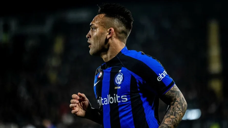 Prezentujemy oceny piłkarzy po meczu Pisa – Inter Mediolan. Możecie sprawdzić, kto zagrał najlepiej, a kto otrzymał najniższe oceny. Spotkanie rozegrano w niedzielę 30.11.2025 o godzinie 15:00 na Arenie Garibaldi i zakończyło się wynikiem 0:2 dla Interu. Pisa – Inter […]