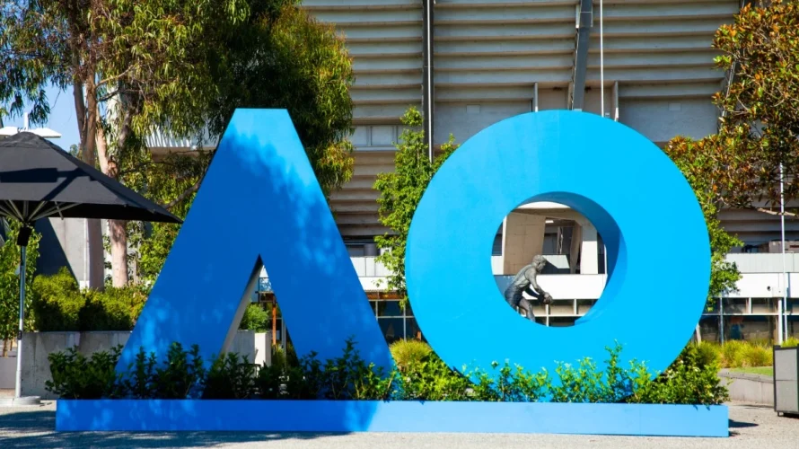 Turniej Australian Open 2026 zostanie rozegrany w Melbourne w dniach 18 stycznia &ndash; 1 lutego 2026 roku i jak co roku rozpocznie tenisowy sezon wielkoszlemowy. W rywalizacji udział wezmą najlepsi zawodnicy świata, w tym reprezentanci Polski: Iga Świątek, Hubert Hurkacz, [&hellip;]