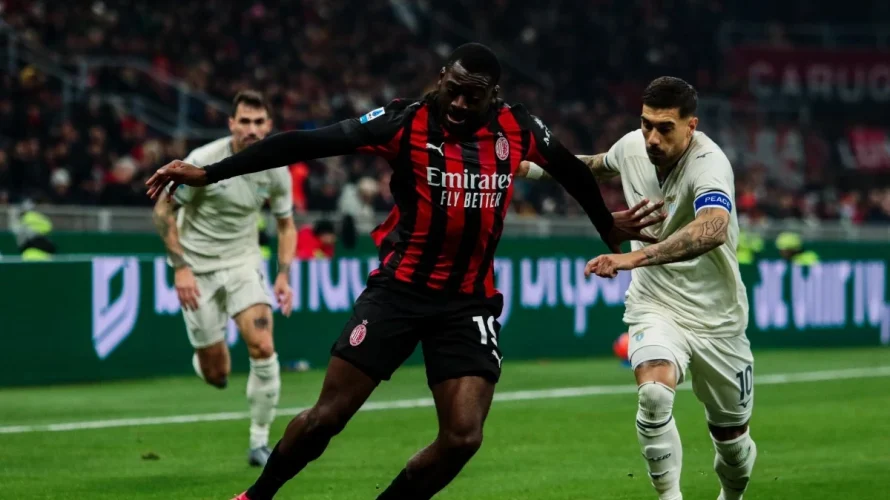 Przed nami mecz AC Milan &ndash; Juventus, kt&oacute;ry odbędzie się w niedzielę 26.04.2026 o 20:45 na stadionie Stadio Giuseppe Meazza w Mediolanie. Przedstawiamy sędziego, kt&oacute;ry poprowadzi to spotkanie. AC Milan &ndash; Juventus sędzia meczu Gł&oacute;wnym sędzią spotkania będzie Simone Sozza, [&hellip;]