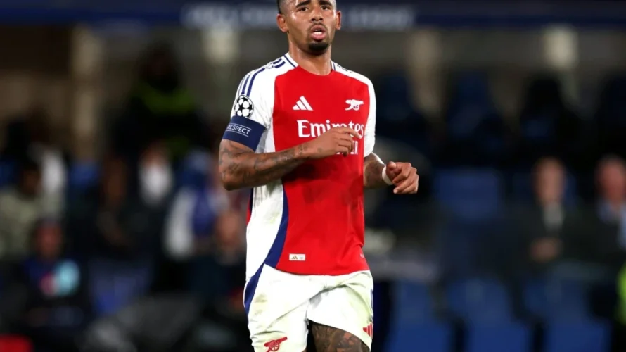Poniżej przedstawiam statystyki, kursy i inne przedmeczowe informacje dotyczące spotkania Arsenal &ndash; Fulham. Mecz odbędzie się w sobotę 02.05.2026 o 18:30 w rozgrywkach Premier League. Arsenal ostatnio notuje stosunkowo niską średnią bramek. W dziesięciu ostatnich domowych spotkaniach zesp&oacute;ł zdobywał średnio [&hellip;]