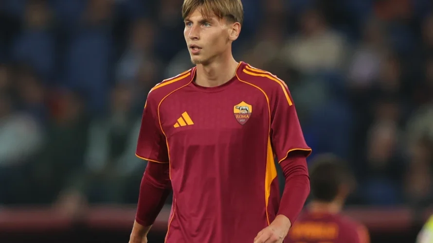 AS Roma pokonała Fiorentinę 4:0 w meczu 35. kolejki Serie A, kt&oacute;ry odbył się w poniedziałek 04.05.2026 o 20:45. Poniżej przedstawiamy szczeg&oacute;łowe statystyki drużyn i piłkarzy po spotkaniu AS Roma &ndash; Fiorentina. Możecie sprawdzić, kto strzelił gole oraz pełne zestawienie [&hellip;]