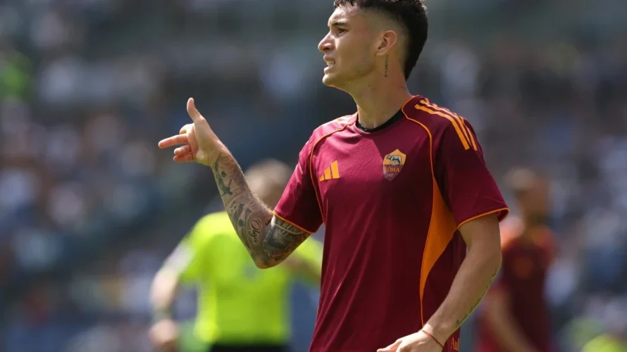 Przedstawiamy skr&oacute;t wideo meczu AS Roma &ndash; Fiorentina, w kt&oacute;rym można obejrzeć gole, najciekawsze akcje i najlepsze okazje bramkowe. Mecz AS Roma &ndash; Fiorentina został rozegrany w poniedziałek 4 maja 2026 roku o godzinie 20:45. Spotkanie zakończyło się zwycięstwem AS [&hellip;]