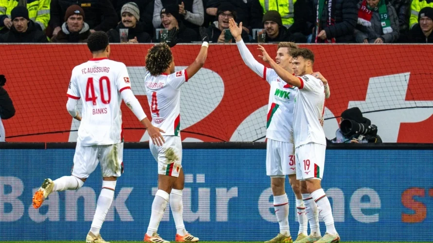 Prezentujemy skr&oacute;t meczu Augsburg &ndash; TSG Hoffenheim, w kt&oacute;rym można obejrzeć gole, najciekawsze akcje oraz najlepsze okazje bramkowe. Spotkanie zostało rozegrane w piątek 10 kwietnia 2026 roku o godzinie 20:30 na WWK Arena w Augsburgu. Mecz zakończył się remisem 2:2, [&hellip;]