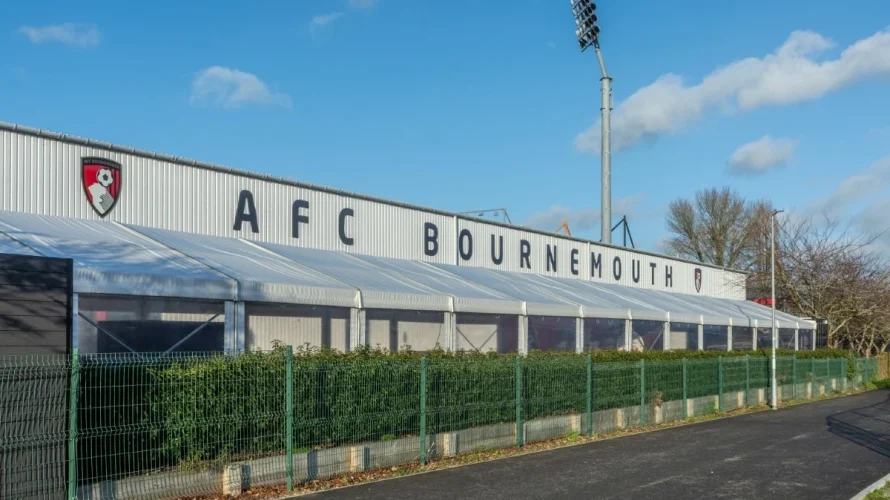 Bournemouth wygrało z Crystal Palace 3:0 w meczu Premier League rozegranym w niedzielę 3 maja 2026 o godzinie 15:00. W tym materiale przedstawiamy statystyki drużyn i piłkarzy po spotkaniu Bournemouth &ndash; Crystal Palace. Poniżej możecie sprawdzić, kto zdobył bramki oraz [&hellip;]
