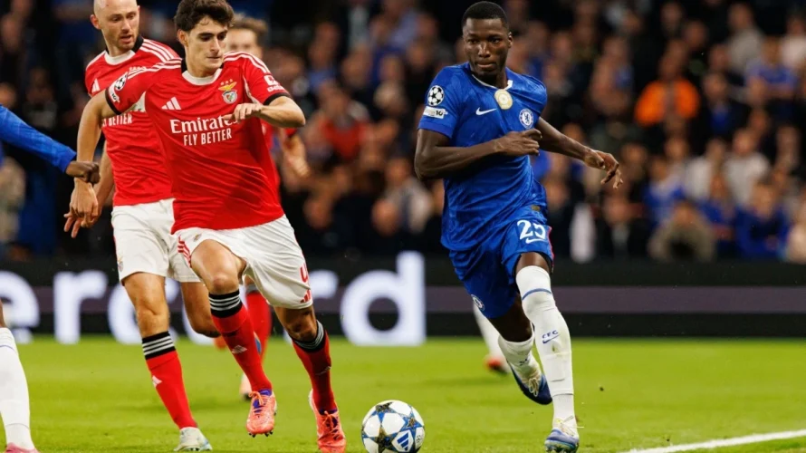 Mecz Chelsea &ndash; Manchester United w 33. kolejce Premier League odbył się w sobotę 18 kwietnia 2026 roku o godzinie 21:00 i zakończył się minimalnym zwycięstwem Czerwonych Diabł&oacute;w 1:0. Poniżej przedstawiamy statystyki drużyn i zawodnik&oacute;w po tym spotkaniu. Znajdziecie tu [&hellip;]