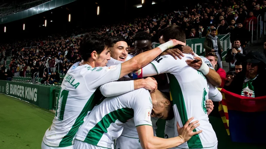 Elche CF wygrało z Atl&eacute;tico 3:2 w meczu 33. kolejki La Liga rozegranym w środę 22.04.2026 o godzinie 19:00. Poniżej przedstawiamy szczeg&oacute;łowe statystyki pomeczowe obu zespoł&oacute;w po tym spotkaniu. Możecie też sprawdzić listę strzelc&oacute;w oraz informacje o kartkach i pozostałe [&hellip;]