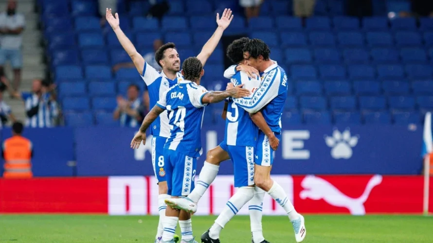 Przedstawiamy oficjalne wyjściowe jedenastki Espanyolu i Realu Madryt na mecz La Liga, kt&oacute;ry rozpocznie się w niedzielę 3 maja 2026 roku o 21:00. Espanyol &ndash; Real Madryt oficjalne składy Espanyol Wyjściowa jedenastka: Marko Dmitrović, Rub&eacute;n S&aacute;nchez, Fernando Calero, Leandro Cabrera, [&hellip;]