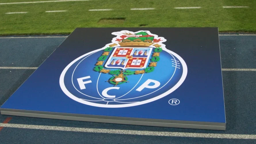 Przed nami spotkanie FC Porto &ndash; CD Tondela w 30. kolejce Ligi Portugalskiej. W tekście znajdziesz najważniejsze informacje o meczu, w tym między innymi gdzie oglądać transmisję tv i transmisję online oraz jak skorzystać z darmowej transmisji. O kt&oacute;rej godzinie [&hellip;]