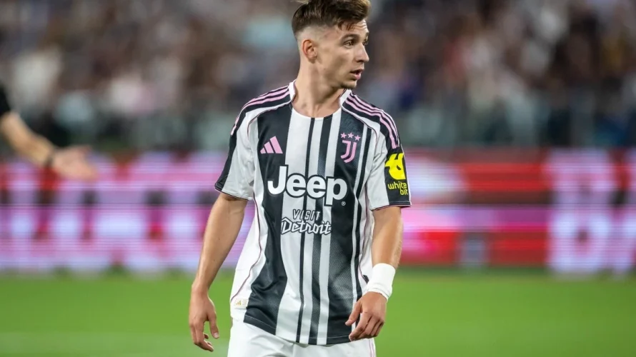 Prezentujemy oceny piłkarzy po meczu Juventus &ndash; Bologna, dzięki kt&oacute;rym sprawdzisz, kto zagrał najlepiej, a kto otrzymał najniższe noty. Mecz Juventus &ndash; Bologna został rozegrany w niedzielę 19.04.2026 o 20:45 i zakończył się wynikiem 2:0. Juventus &ndash; Bologna oceny piłkarzy [&hellip;]