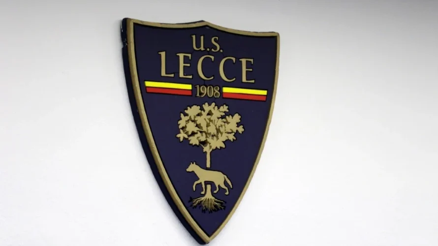 Przedstawiamy oficjalne składy na mecz, czyli wyjściowe jedenastki drużyn Lecce i Fiorentina. Spotkanie rozpocznie się w poniedziałek 20.04.2026 o godz. 20:45 na stadionie Stadio Ettore Giardiniero &ndash; Via del Mare w Lecce. Lecce &ndash; Fiorentina oficjalne składy Lecce Wladimiro Falcone, [&hellip;]
