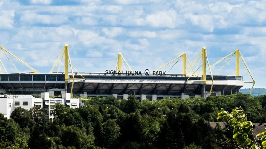 Przed nami spotkanie Borussia Dortmund &ndash; SC Freiburg w 31. kolejce Bundesligi. W tekście znajdziesz wszystkie najważniejsze informacje o meczu oraz szczeg&oacute;ły, gdzie oglądać transmisję tv i transmisję online. Poniżej wskazuję dostępne opcje oglądania na żywo, w tym także możliwości [&hellip;]