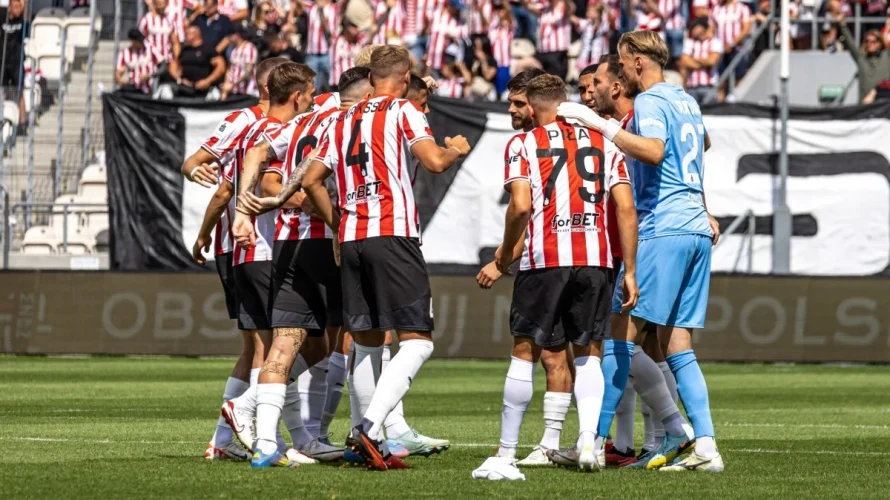 Mecz Cracovia &ndash; Arka Gdynia to spotkanie 28. kolejki PKO BP Ekstraklasy. Poniżej znajdziesz najważniejsze informacje o tym starciu, w tym między innymi gdzie obejrzeć transmisję TV i transmisję online. Kiedy i o kt&oacute;rej godzinie mecz? Mecz Cracovia &ndash; Arka [&hellip;]