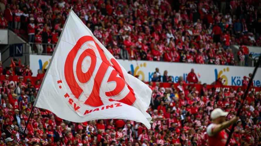Przedstawiamy oficjalne wyjściowe jedenastki drużyn FSV Mainz i Bayern Monachium. Spotkanie rozpocznie się w sobotę 25.04.2026 o godzinie 15:30 na stadionie MEWA ARENA w Moguncji. FSV Mainz &ndash; Bayern Monachium wyjściowe jedenastki FSV Mainz Daniel Batz, Dominik Kohr, Danny Da [&hellip;]