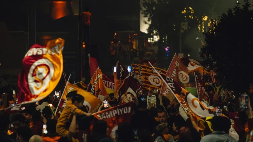 Przedstawiamy oficjalne składy na mecz drużyn Galatasaray SK i Liverpool. Spotkanie rozpocznie się o 18:45 na stadionie RAMS Park w Stambule. Galatasaray SK &ndash; Liverpool oficjalne składy Galatasaray SK U. &Ccedil;akir, A. Bardakci, Davinson S&aacute;nchez, Ismail Jakobs, W. Singo, Mario [&hellip;]