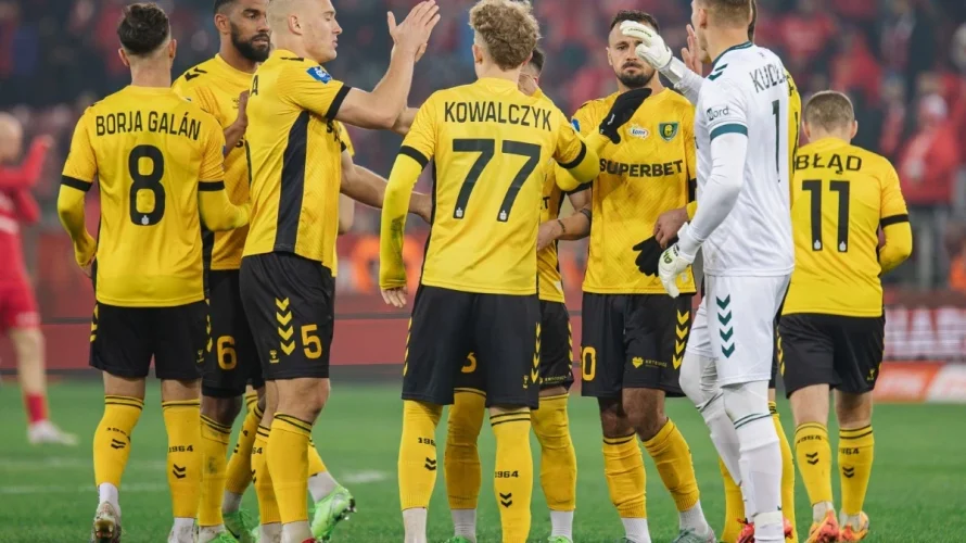 Mecz GKS Katowice &ndash; Bruk-Bet Termalica Nieciecza odbył się w niedzielę 3 maja 2026 roku w ramach Ekstraklasy i zakończył się wynikiem 4:1. Poniżej znajdziecie szczeg&oacute;łowe statystyki pomeczowe obu zespoł&oacute;w oraz informacje o strzelcach i kartkach. Prezentowane dane pomogą prześledzić [&hellip;]