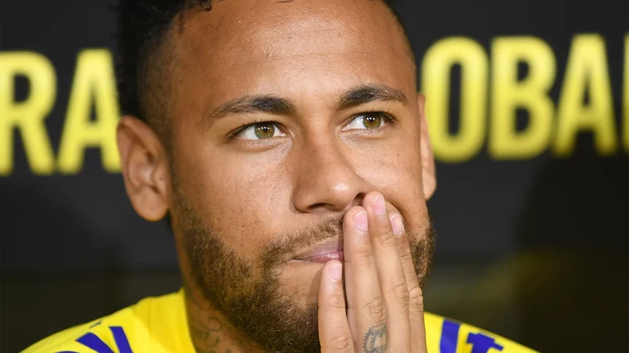 Podczas treningu Santosu doszło do ostrego incydentu między Neymarem a synem byłego napastnika Realu Madryt Robinho; po faulu i przepychankach Neymar przeprosił młodego zawodnika, a klub zapewnił, że zawodnik zagra w środowym meczu Copa Sudamericana. Przebieg zdarzenia na treningu Incydent [&hellip;]