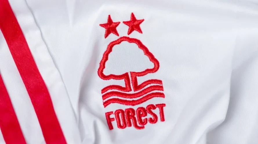 Poniżej prezentuję zbi&oacute;r statystyk, kurs&oacute;w i typ&oacute;w dotyczących meczu Aston Villa &ndash; Nottingham w rozgrywkach Liga Europy. Spotkanie zaplanowano na czwartek 07.05.2026 o godzinie 21:00. Nottingham prezentuje znakomitą serię wynik&oacute;w, pozostając niepokonanym w ostatnich 10 spotkaniach i nie przegrywając w [&hellip;]