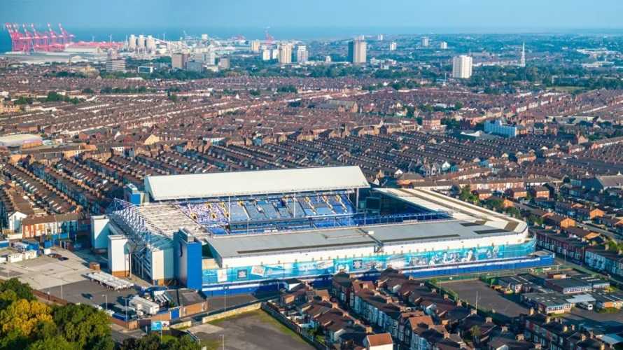 Spotkanie Evertonu z Manchesterem City w ramach Premier League zakończyło się remisem 3:3. Mecz odbył się w poniedziałek 4 maja 2026 roku o godzinie 21:00. Poniżej prezentujemy statystyki drużyn i poszczeg&oacute;lnych piłkarzy po tym spotkaniu oraz listę strzelc&oacute;w i najważniejsze [&hellip;]