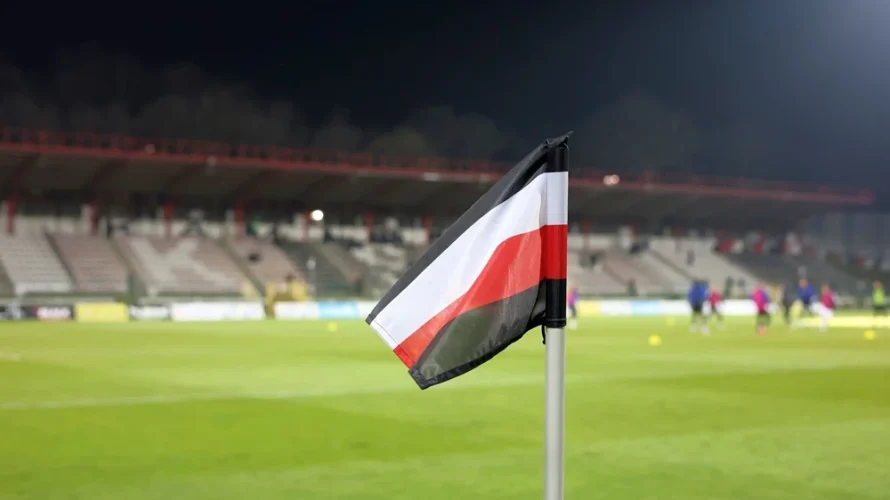 Polonia Warszawa wygrała z Chrobrym Głog&oacute;w 1:0 w meczu 30. kolejki 1. Ligi Polskiej rozegranym w sobotę 25.04.2026 o godzinie 19:30 na Stadionie Polonii im. generała Kazimierza Sosnkowskiego w Warszawie. Poniżej przedstawiamy statystyki drużyn i poszczeg&oacute;lnych piłkarzy po spotkaniu Polonia [&hellip;]