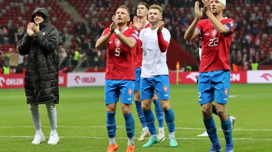 Przedstawiamy oficjalne składy na mecz Czechy i Dania. Spotkanie rozpocznie się o 20:45 na stadionie epet ARENA w Pradze. Czechy &ndash; Dania oficjalne składy Czechy Matěj Kov&aacute;ř, Robin Hran&aacute;č, Ladislav Krejč&iacute;, &Scaron;těp&aacute;n Chaloupek, Tomas Soucek, Vladim&iacute;r Darida, Luk&aacute;&scaron; Provod, Jaroslav [&hellip;]