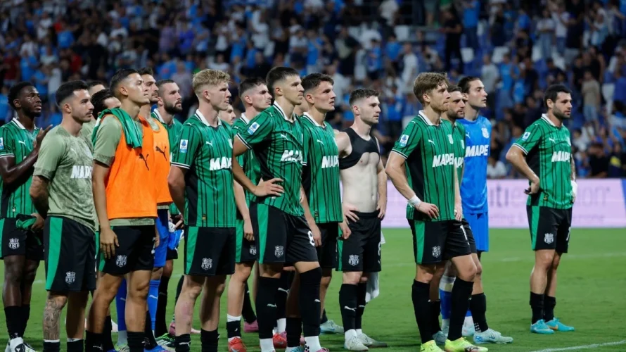 Przedstawiamy oficjalne składy na mecz Sassuolo &ndash; AC Milan. Spotkanie rozpocznie się o 15:00. Sassuolo &ndash; AC Milan oficjalne składy Sassuolo Wyjściowa jedenastka: Stefano Turati, Tarik Muharemović, Jay Idzes, Ulisses Garcia, Sebastian Walukiewicz, Nemanja Matić, Kristian Thorstvedt, Isma&euml;l Kon&eacute;, Armand [&hellip;]