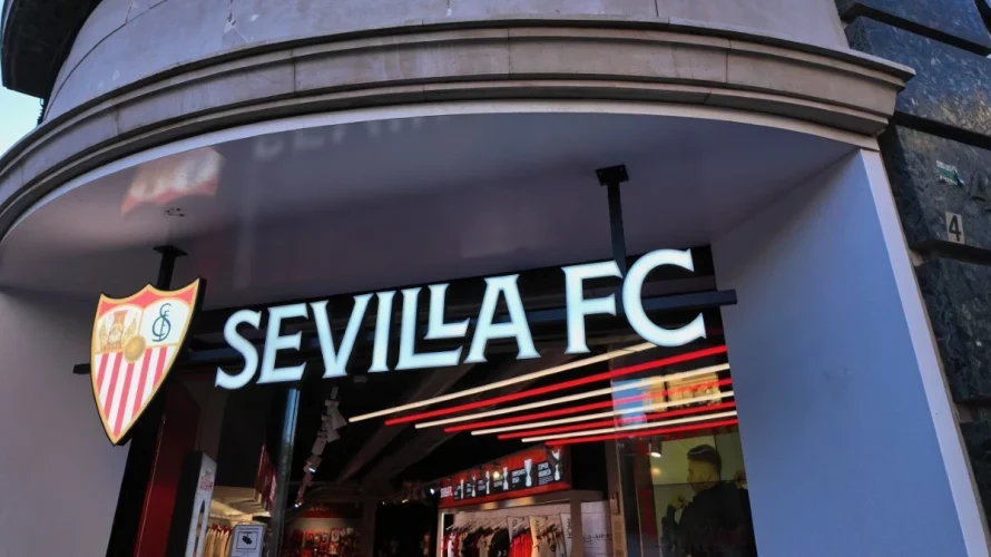 Przedstawiamy przewidywane składy na mecz Sevilla FC &ndash; Valencia CF. Spotkanie odbędzie się na stadionie Estadio Ram&oacute;n S&aacute;nchez Pizju&aacute;n w Sewilli w sobotę 21.03.2026 o godzinie 21:00. Sevilla FC &ndash; Valencia CF przewidywane jedenastki na mecz Sevilla FC: Przewidywany skład: [&hellip;]