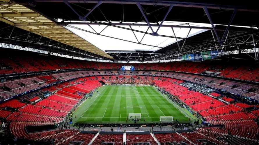 27-letni mężczyzna został aresztowany na stadionie Wembley za wejście na finał Pucharu Ligi między Manchesterem City a Arsenalem bez biletu. To pierwsze postawione oskarżenie na mocy nowego prawa kryminalizującego tzw. &bdquo;wejścia przez tylną bramkę&rdquo;. Aresztowania i zarzuty Mężczyzna, 27 lat, [&hellip;]
