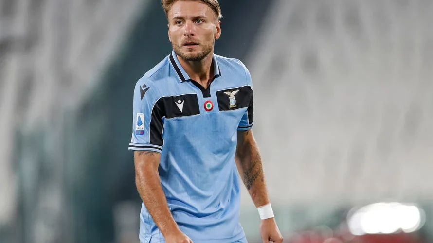 Przedstawiamy oceny piłkarzy po meczu Lazio Rzym &ndash; Parma. Możecie sprawdzić, kto zagrał najlepiej, a kto otrzymał najniższe noty. Mecz rozegrano 4 kwietnia 2026 o godzinie 20:45 i zakończył się remisem 1:1. Lazio Rzym &ndash; Parma oceny piłkarzy po meczu [&hellip;]