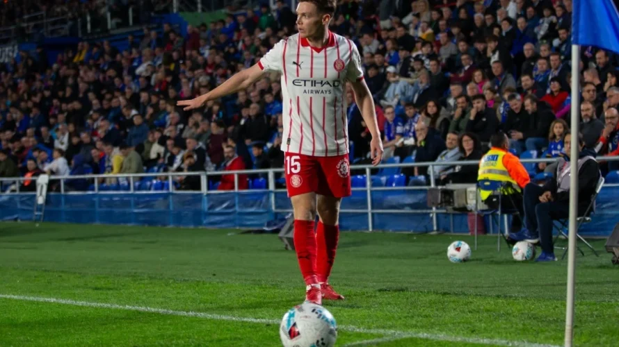 Girona FC pokonała Villarreal CF 1:0 w meczu 30. kolejki La Liga rozegranym w poniedziałek 6 kwietnia 2026 o godzinie 21:00. Poniżej przedstawiamy statystyki obu drużyn po spotkaniu Girona FC &ndash; Villarreal CF. Możecie sprawdzić, kto zdobył bramkę, oraz szczeg&oacute;łowe [&hellip;]