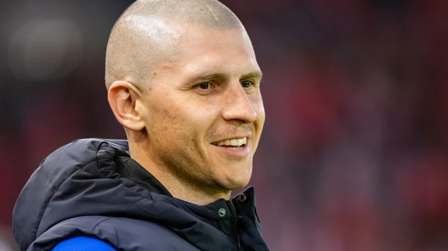 Prezentujemy oceny piłkarzy po meczu Stade Rennes &ndash; Angers, aby sprawdzić kto wyr&oacute;żnił się na boisku, a kto zebrał najsłabsze noty. Mecz Stade Rennes &ndash; Angers został rozegrany w sobotę 11.04.2026 o 21:05 i zakończył się wynikiem 2:1. Stade Rennes [&hellip;]