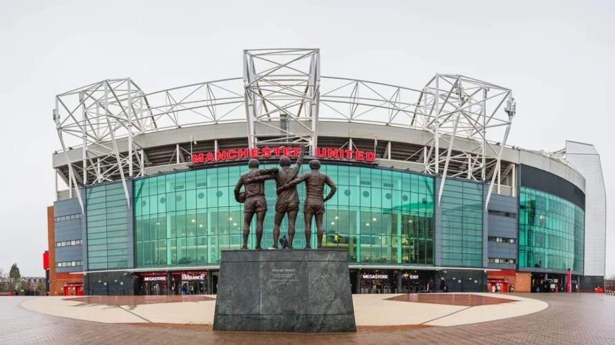 Manchester United nie podjął ostatecznej decyzji dotyczącej przyszłości Michaela Carricka, kt&oacute;ry tymczasowo przejął prowadzenie zespołu po odejściu R&uacute;bena Amorima w styczniu. Kierownictwo klubu, na czele z Jasonem Wilcoxem, chce poczekać do końca sezonu, choć Carrick robi dobre wrażenie i wykazuje [&hellip;]
