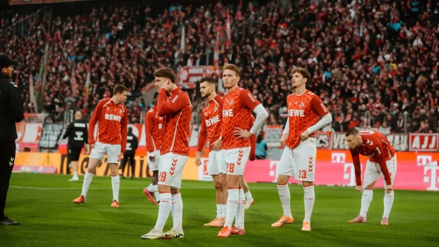 Przedstawiamy oficjalne składy na mecz (wyjściowe jedenastki) FC Koln i Bayer Leverkusen. Spotkanie rozpocznie się w sobotę 25.04.2026 o 15:30 na RheinEnergieStadion w Kolonii. FC Koln &ndash; Bayer Leverkusen oficjalne składy na mecz FC Koln Marvin Schw&auml;be, Jahmai Simpson, Cenk [&hellip;]