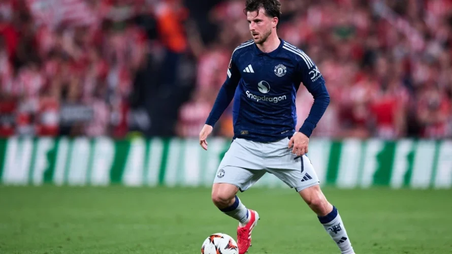 Mecz Manchester United &ndash; Liverpool FC w 35. kolejce Premier League zapowiada się emocjonująco. W tekście znajdziesz informacje o spotkaniu oraz między innymi gdzie oglądać transmisję tv i transmisję online na żywo. O kt&oacute;rej godzinie początek meczu? Mecz Manchester United [&hellip;]