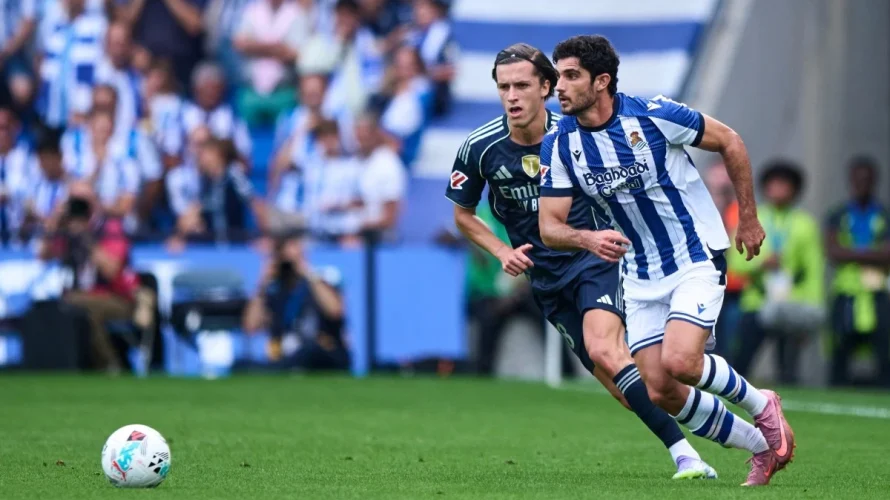 Sevilla FC pokonała Real Sociedad 1:0 w meczu 34. kolejki La Liga rozegranym w poniedziałek 4 maja 2026 o 21:00. Poniżej przedstawiamy szczeg&oacute;łowe statystyki drużyn i piłkarzy po tym spotkaniu. Możecie sprawdzić, kto zdobył gola oraz obszerne dane pomeczowe obu [&hellip;]
